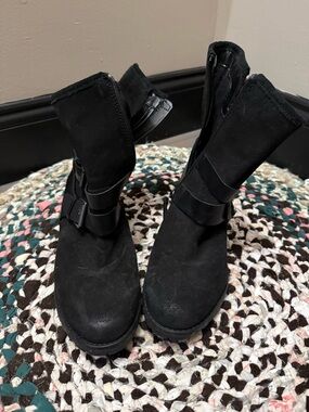 Clark’s Black Women's Mid-Calf Zipper Boot